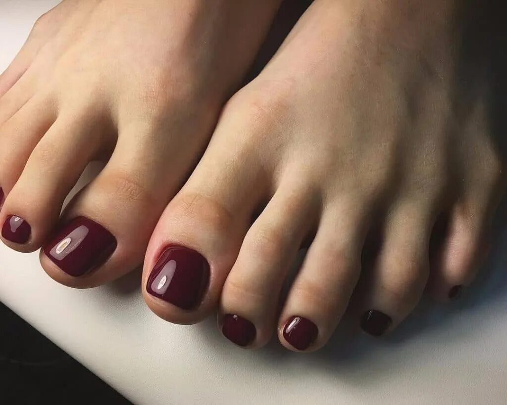 Педикюр. Красивый однотонный педикюр. Красивый однотонный педикюр. Педикюр элегантный. Педикюр розовый.
