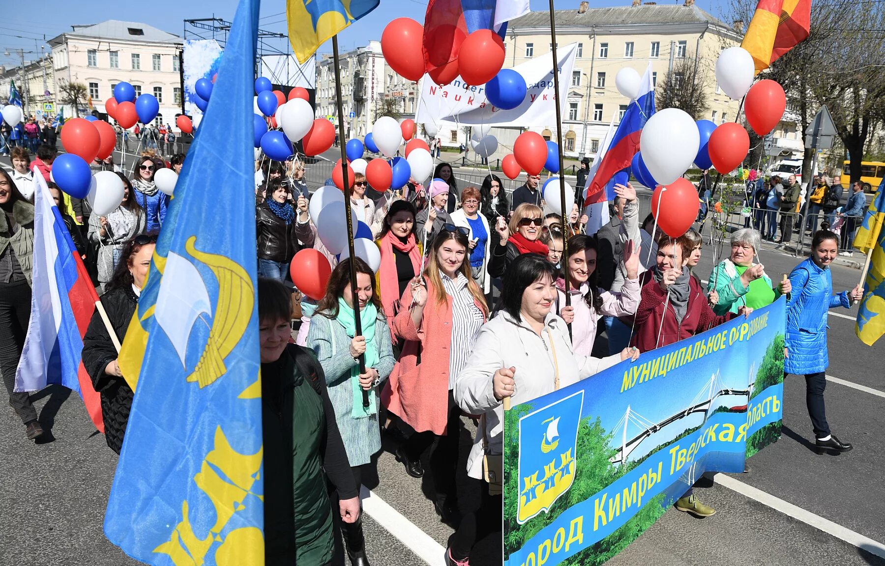 Тверь 1 мая. Первомайская демонстрация в Твери. Тверь в мае. Транспорт на демонстрации. 1 Мая Тверская область.