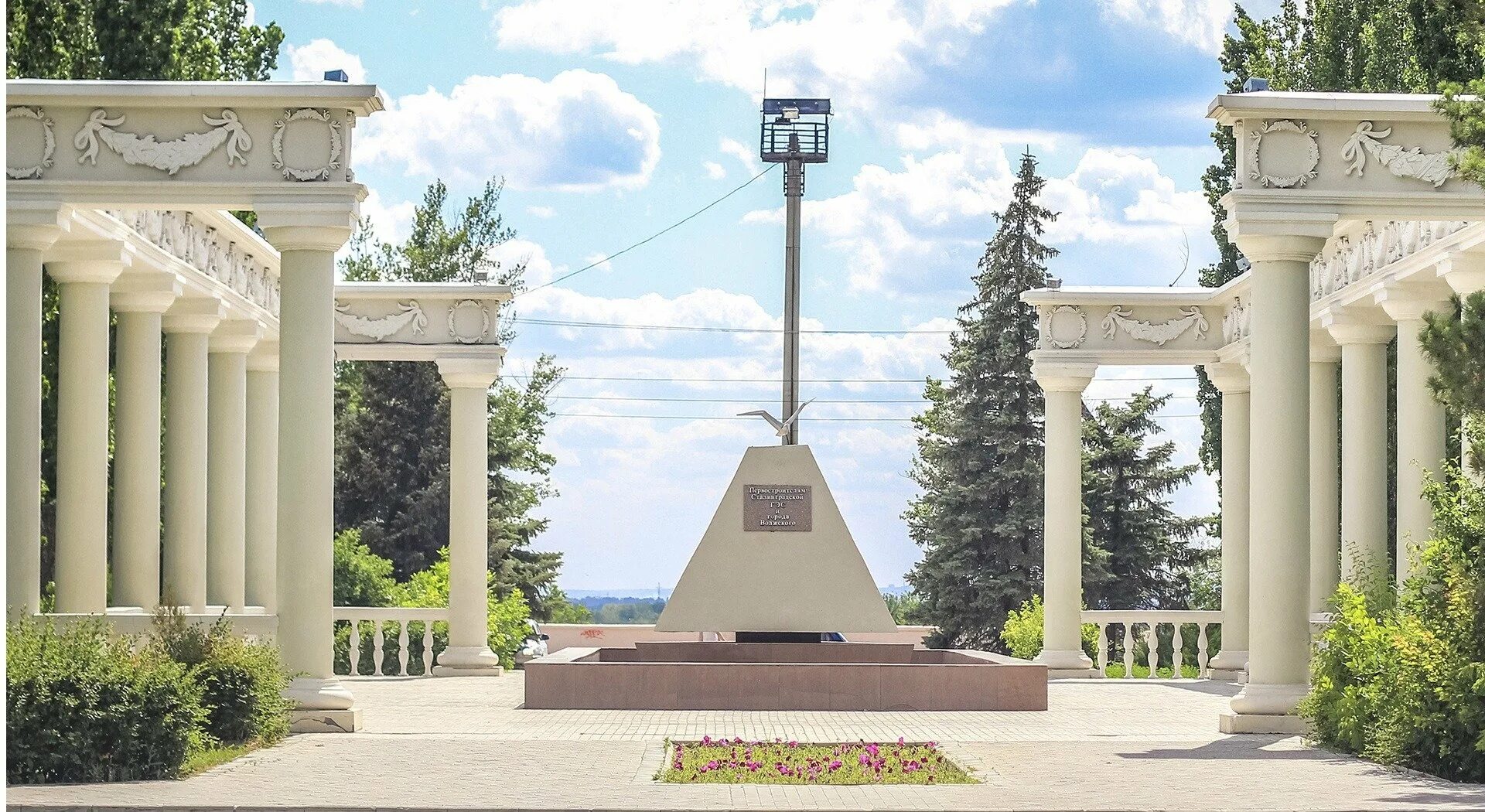 Волжский ленинградская область. Парк вгс волжский. Волжский ленинградская область. Волжский центр города. Волжский центр города.