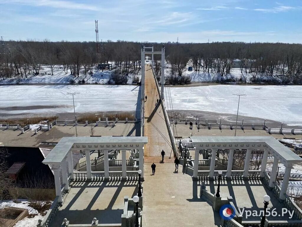 Глубина реки урал в оренбурге сегодня. Разлив урала в оренбурге. Набережная реки урал оренбург. Оренбург уровень реки урал. Урал в оренбурге сейчас.