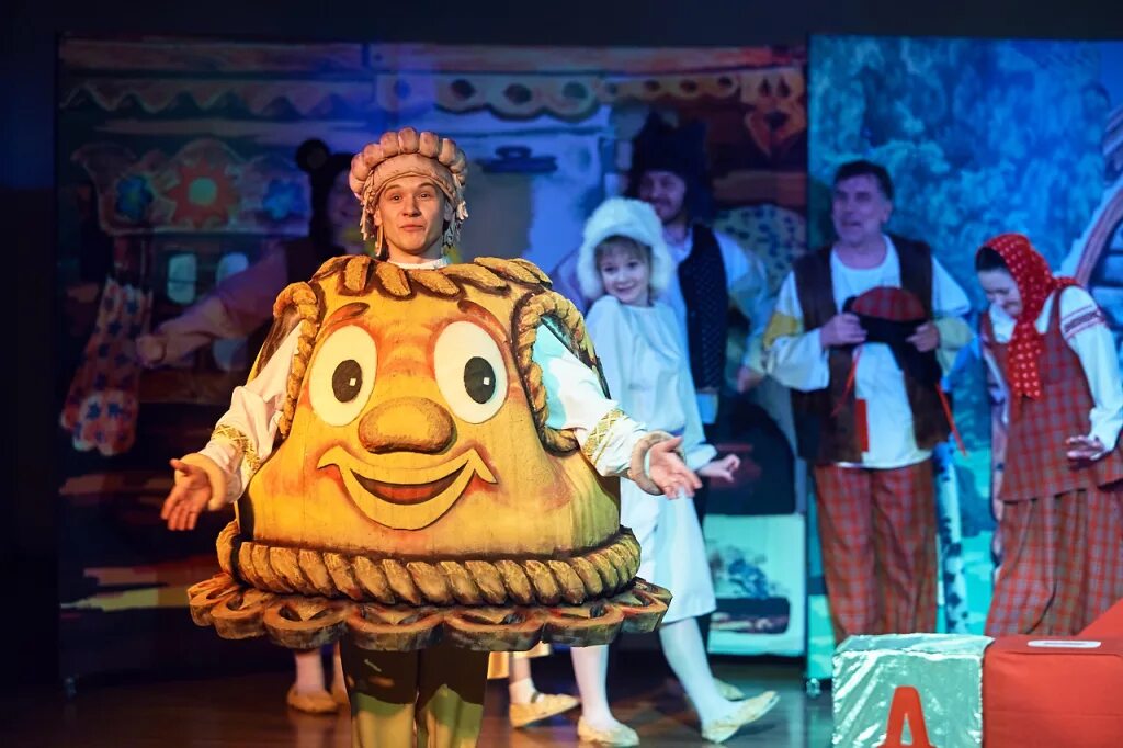 Театр кукол имени былкова ростов-на-дону. Театр чихачева колобок. Сказка колобок пальчиковый театр. Колобов театр. Театр – спектакль - художник колобок.