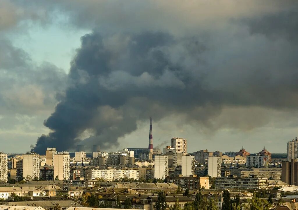 Взорванный дом в киеве. Ракетные удары по киеву сейчас. Ракетные удары по киеву сейчас. Ракетные удары по киеву сейчас. Взорванный дом в киеве.