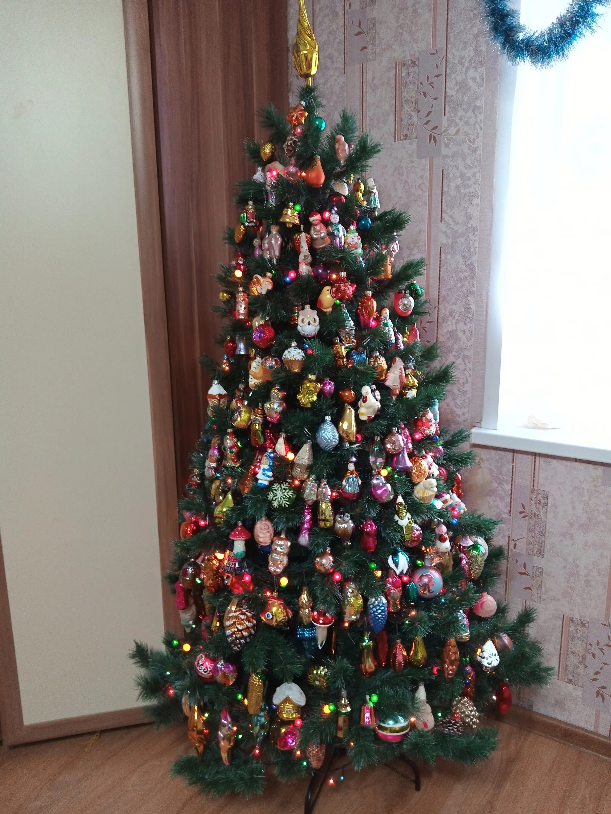 Елка с игрушками. Новогодние елки и игрушки. Советские игрушки на елку. Советские елки наряженные. Советскую елочку