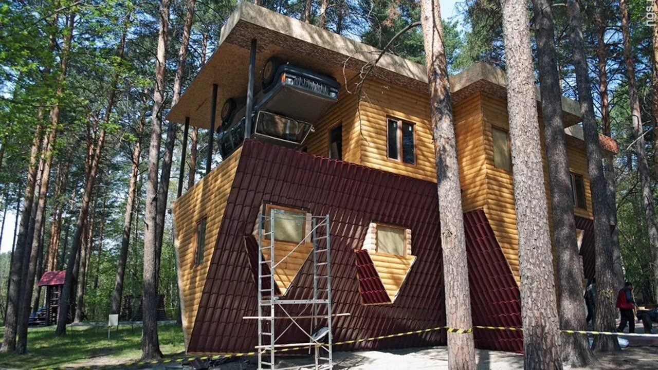 Зоопарк им шило новосибирск. Новосибирск зоопарк дома. Дом бабы яги новосибирск зоопарк. Дом перевёртыш в новосибирский зоопарк. Новосибирск зоопарк дома.