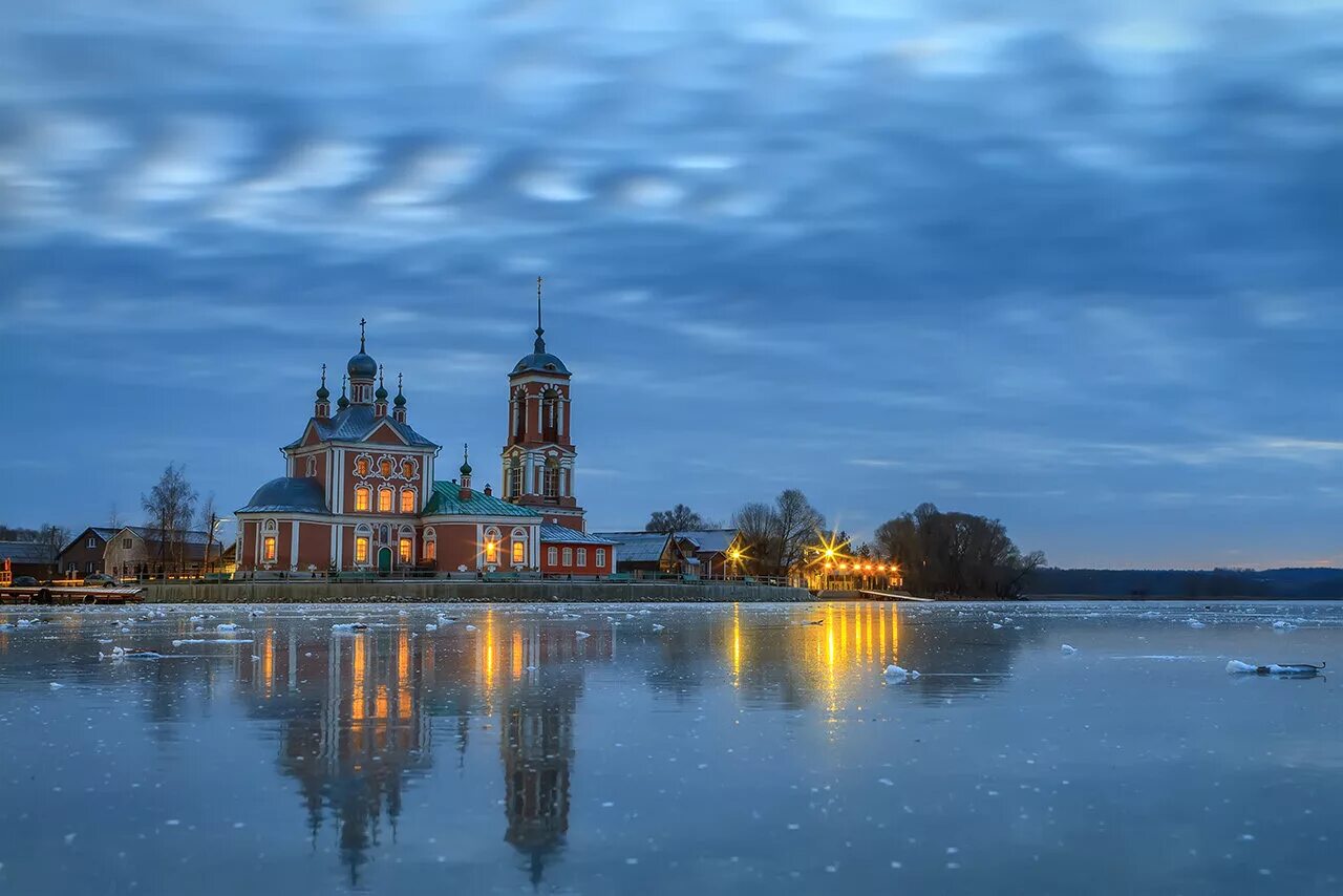 Церковь сорока мучеников переславль залесский. Сорок сороков московских церквей. Сорок церквей. Сорок церквей. Храм в конаково на набережной.
