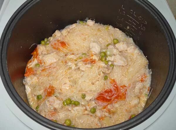 Фунчоза в мультиварке. Фунчоза в мультиварке с курицей и овощами. фунчоза с горошком. маринад для фунчозы на сковороде. как приготовить лапшу в мультиварке.