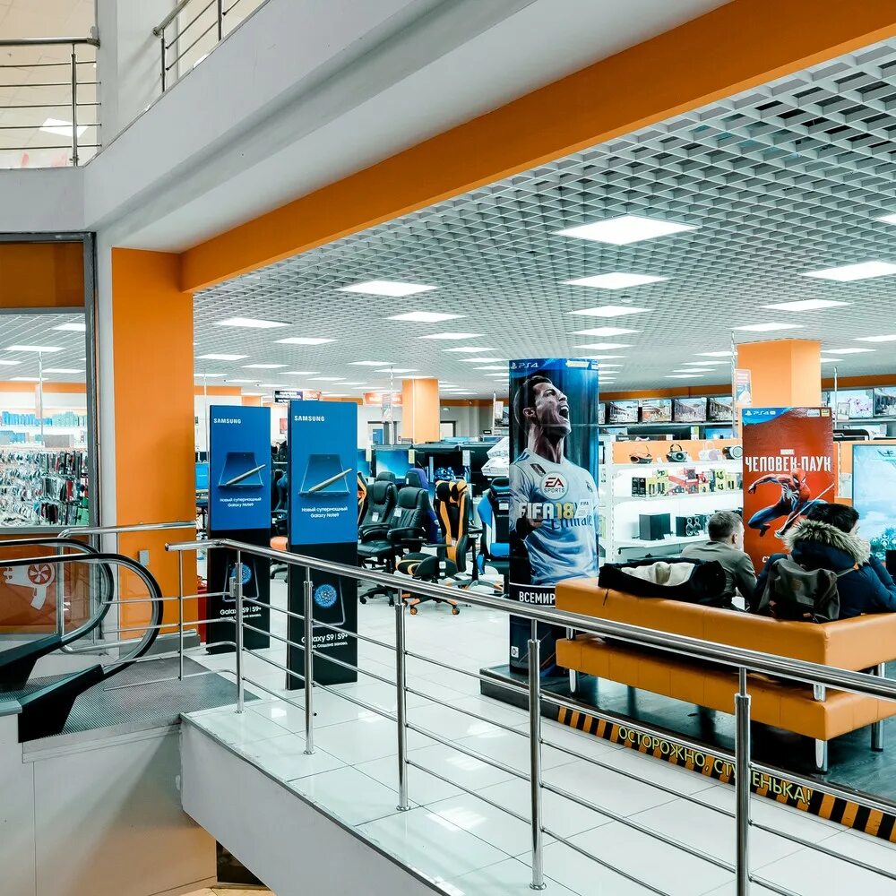 Метро курская тц атриум. Атриум тц москва магазины. Uniqlo атриум. Москва магазин атриум на курской. Трк атриум земляной вал.