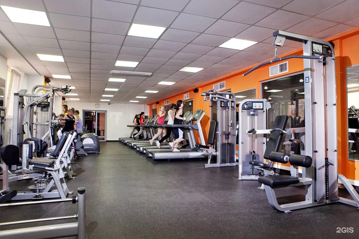 Радуга спорт дубна. Радуга фитнес Раменское. Фитнес клуб Радуга в Раменском. Радуга тренажерный зал Дубна. Бассейн Радуга Раменское.