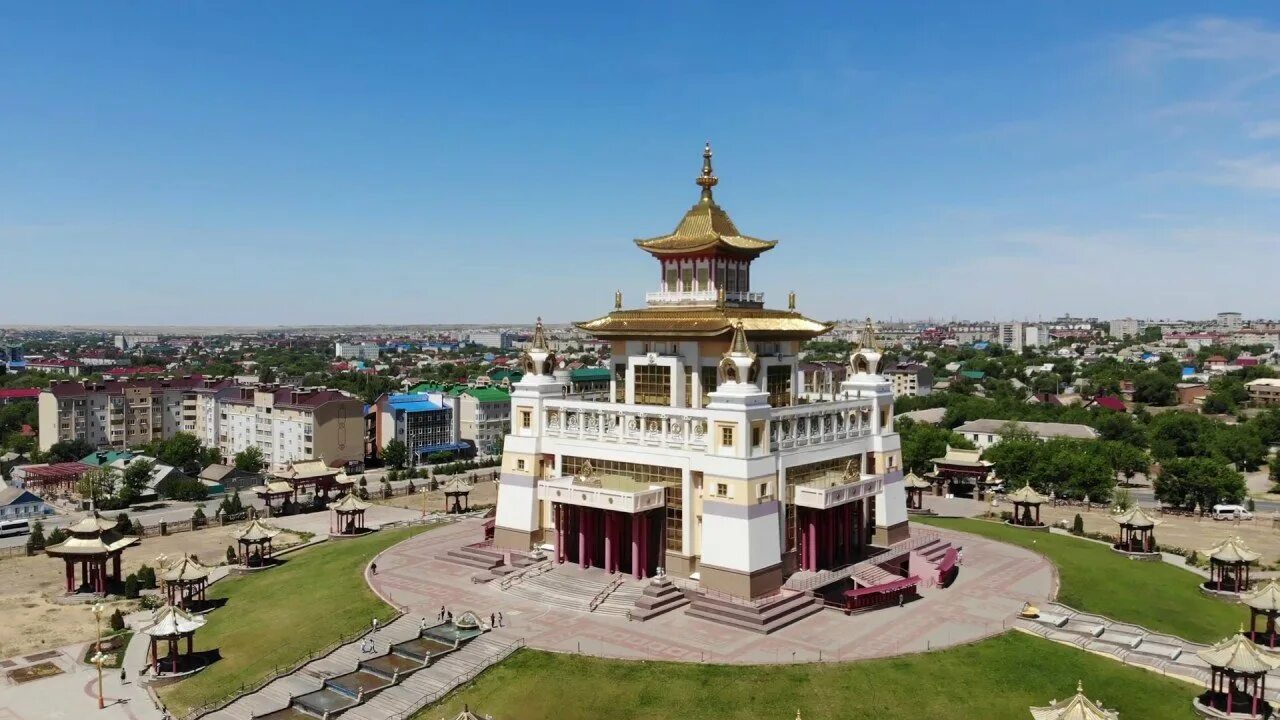 Цаган аав белый старец в элисте калмыкия. Храм будды город элиста республика калмыкия. Отдых в калмыкии. Лагань храм. Элиста столица калмыкии достопримечательности парки.