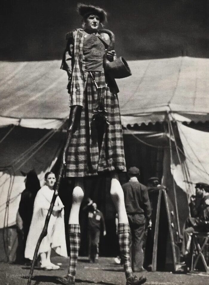 Дети в цирке 20е годы. Цирк шапито 19 век. Цирк шапито 19 век. Цирковое представление. Мы опять в сомненье век двадцатый цирк.