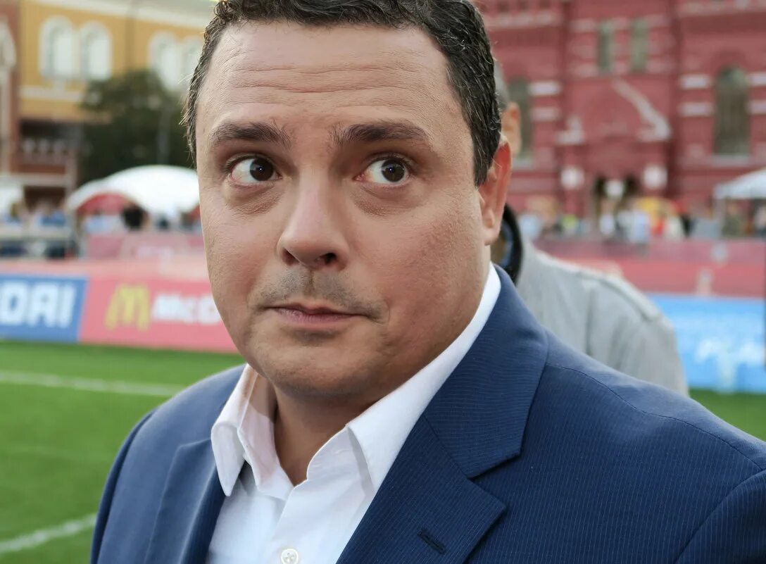 владимир стогниенко 2020. сергей кривохарченко комментатор. владимир стогниенко комментатор фото. комментаторы испания. комментаторы испания.