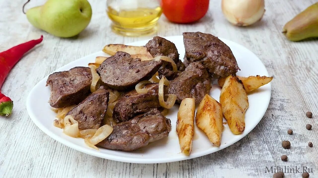 Грушу с печенью. Салат из куриной печени с грушей. Печень груша салат. Грушу с печенью. Теплый салат с куриной печенью и грушей.