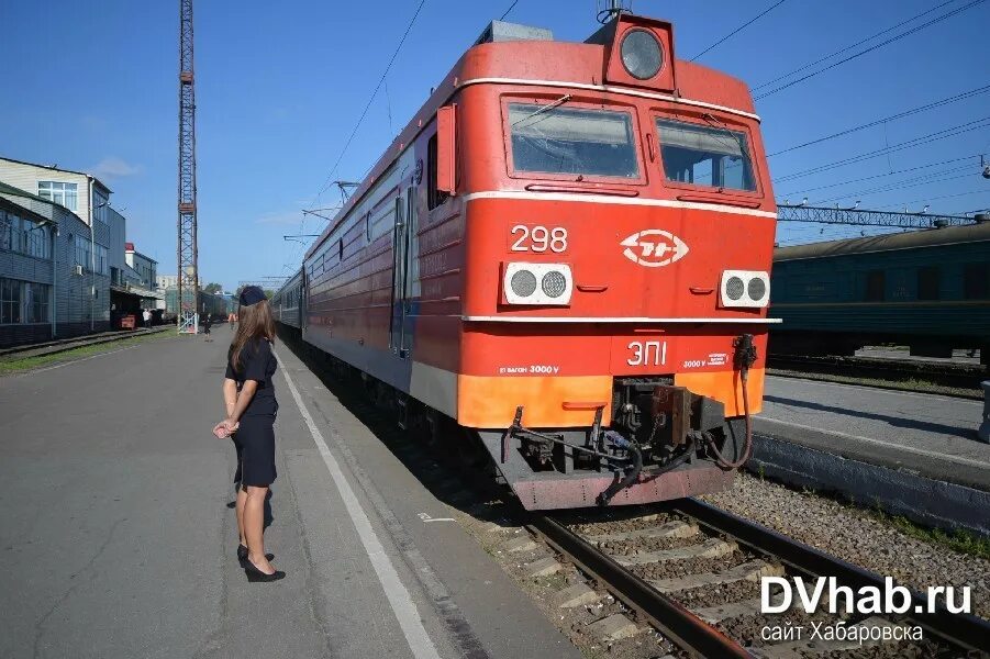 Ванино Хабаровск поезд. Поезд Тында Комсомольск на Амуре. ДВЖД Хабаровск. Дальневосточный поезд Хабаровск.