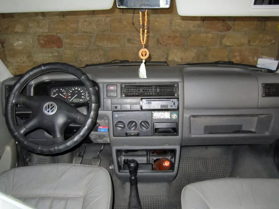 Volkswagen Transporter t4 торпеда. Торпеда Volkswagen Multivan t4 1998. Торпедо Volkswagen Transporter t4. Мягкая торпеда Фольксваген т4.