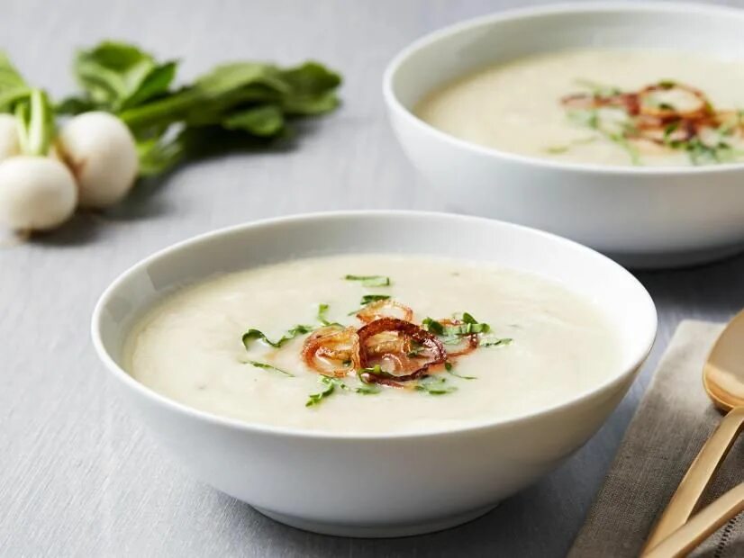 Your soup. Нюрнбергский картофельный суп. Garlic Soup. Плавает чеснок в супе. Когда добавлять чеснок в супы.