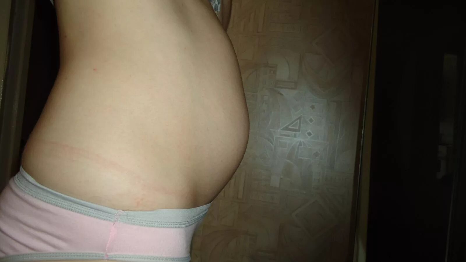 23 Неделя беременности шевеления. 23 Неделя беременности не чувствую шевеления. Беременность 23 недели живот втянутый живот. Шевеление в животе гиф.