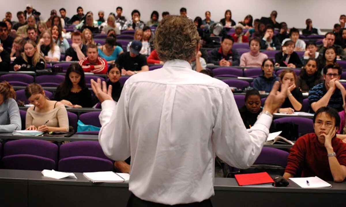 Чтение лекций. Чтение лекций. Преподаватель вуза. Преподаватель вуза. Студенты в аудитории.