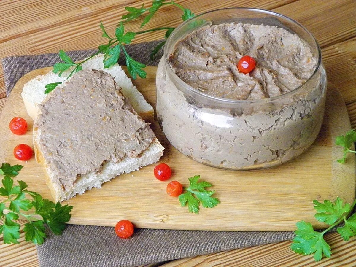 Рецепт паштета из печени курицы. Печёночный паштет из куриной печени. томаровский печеночный паштет. домашний паштет из печени. паштет из куриной печенью.
