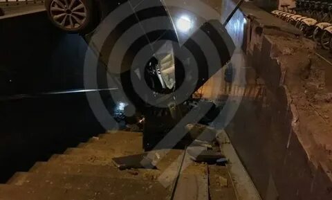Место где упала девочка в подземный переход