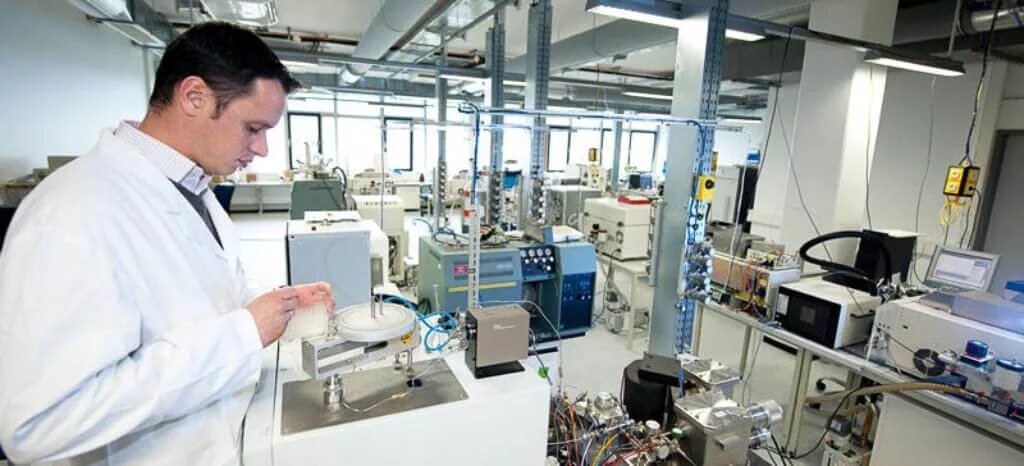 Quality instruments. Quality test. laboratory instruments. petfood laboratory.