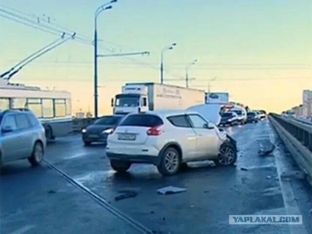 ДТП на Северянинском мосту. Авария из 10 машин на Ярославском шоссе. Пост ДПС на Ярославском шоссе. Авария на ярославском шоссе сегодня в пушкино