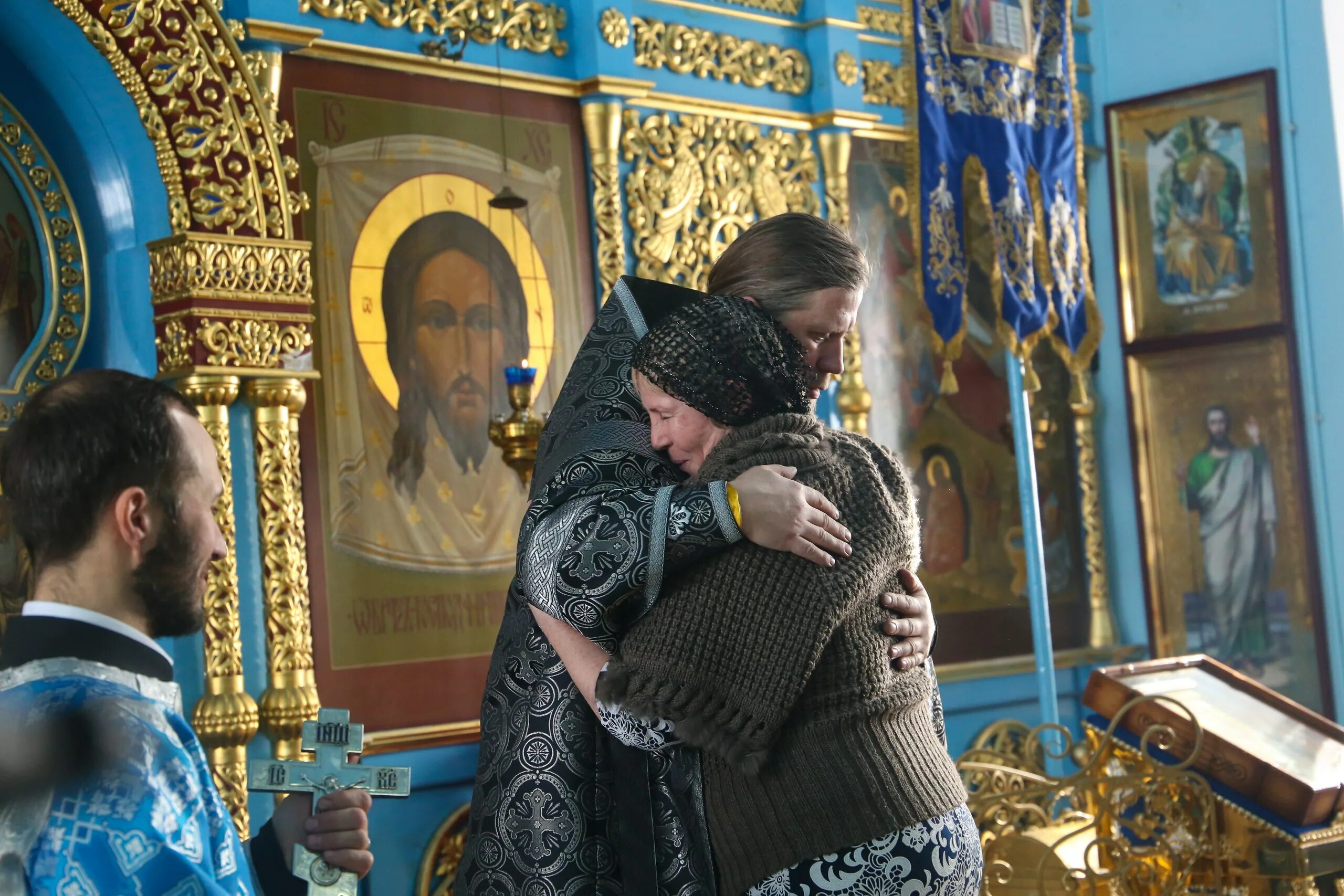 Прощеное воскресенье чин прощения. Прощенное воскресенье в храме. Чин прощения в храме. Прощеное воскресенье Православие. Что делать в воскресенье православному