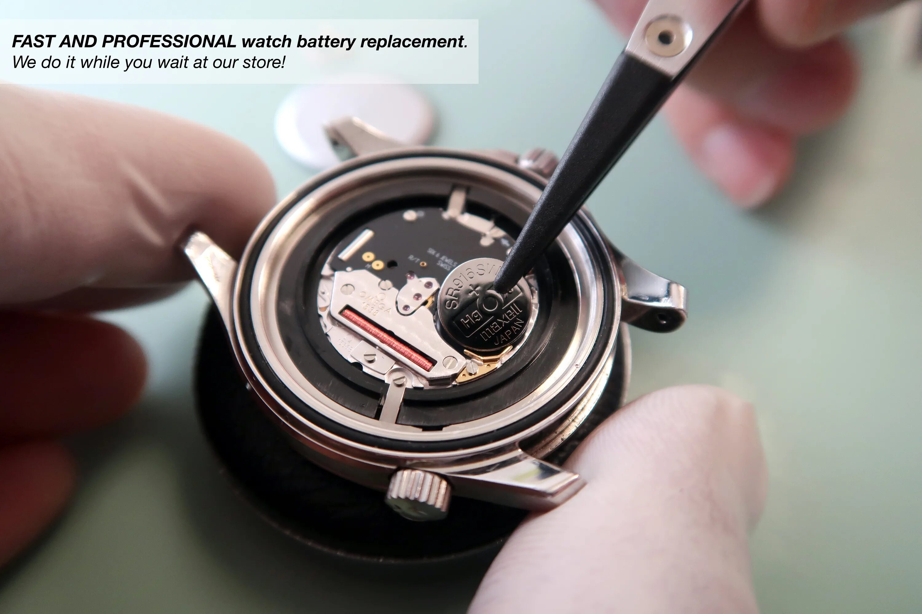 Watch Repair Battery. Батарейка для часов Gear 2. Полярность у батареек у часов. Черная прокладка в часах под батарейкой.