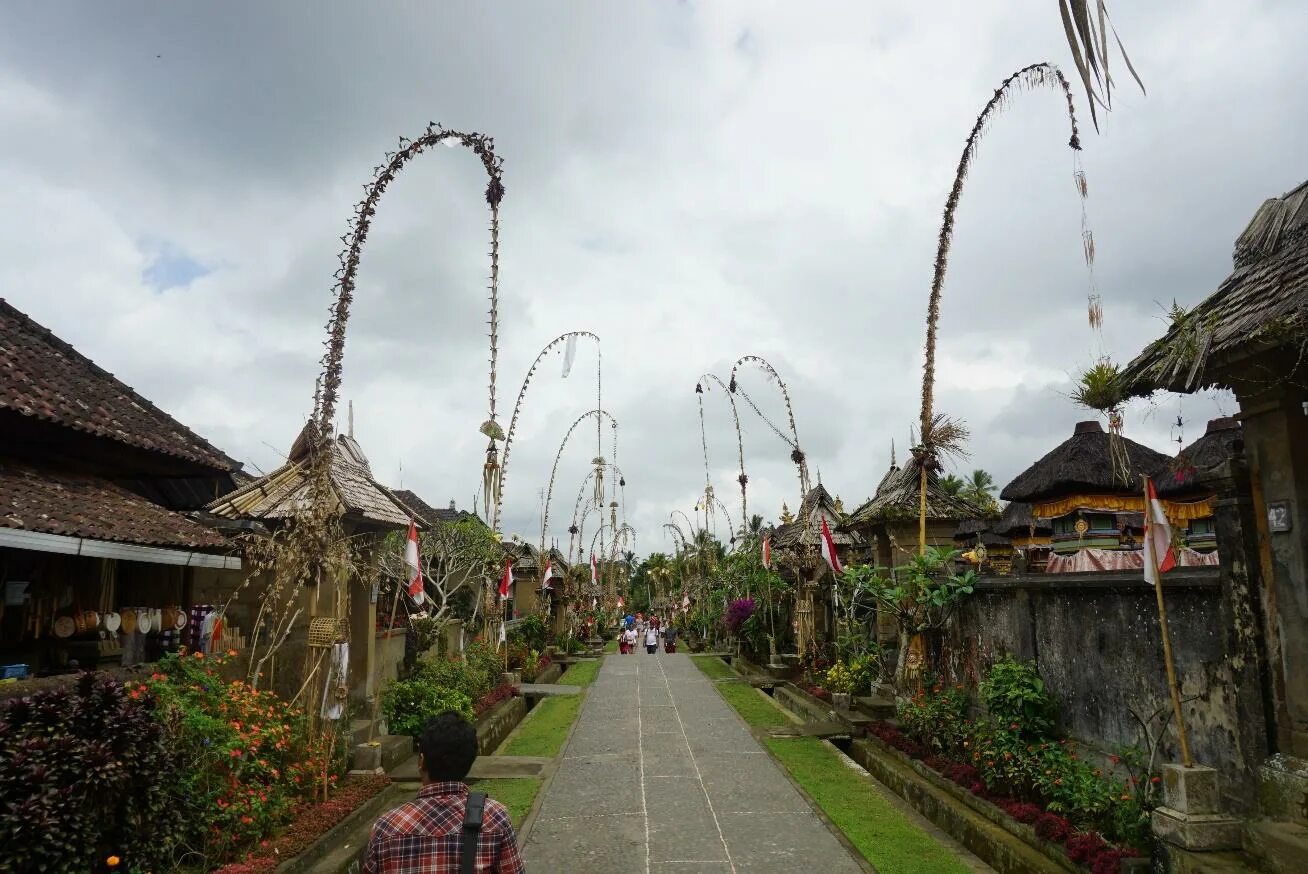 Penglipuran Village Bali. Кальянгрик Индонезия деревня. Бали деревня Индонезийская. Деревня ремесленников Сейшелы.