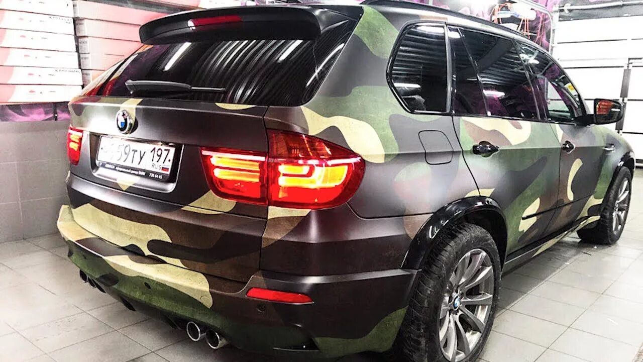 Бмв хаки. BMW x5 Camo. БМВ х5 м камуфляж. BMW x5 e53 камуфляж. BMW x5m хаки.