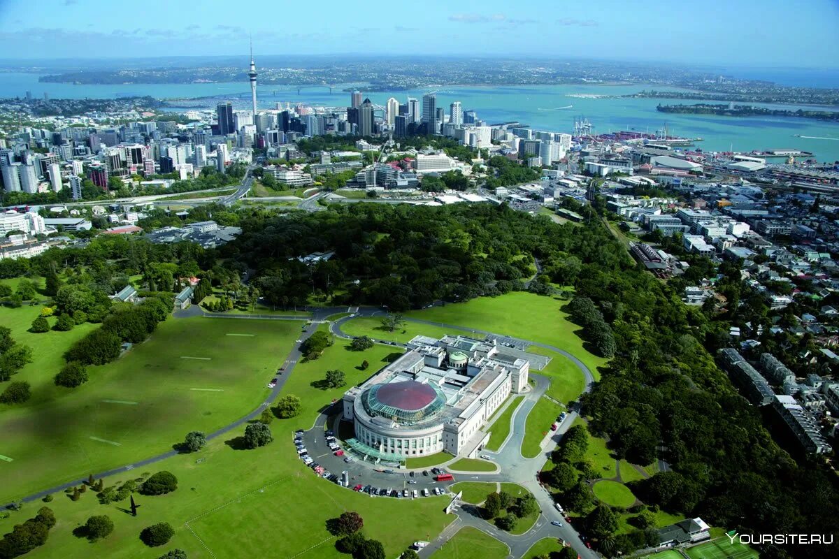 Центр новой зеландии. Город Окленд новая Зеландия. Окленд (новая Зеландия) города новой Зеландии. Окленда Окленд-домэйн. Оклендский музей новая Зеландия.