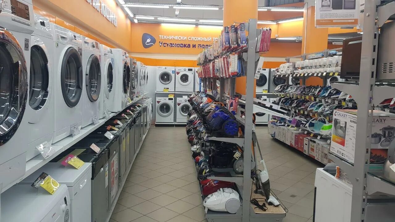 управляющий магазином. в каком магазине лучше работать. кассир в супермаркете. продавец кассир. что хорошо покупают дети.