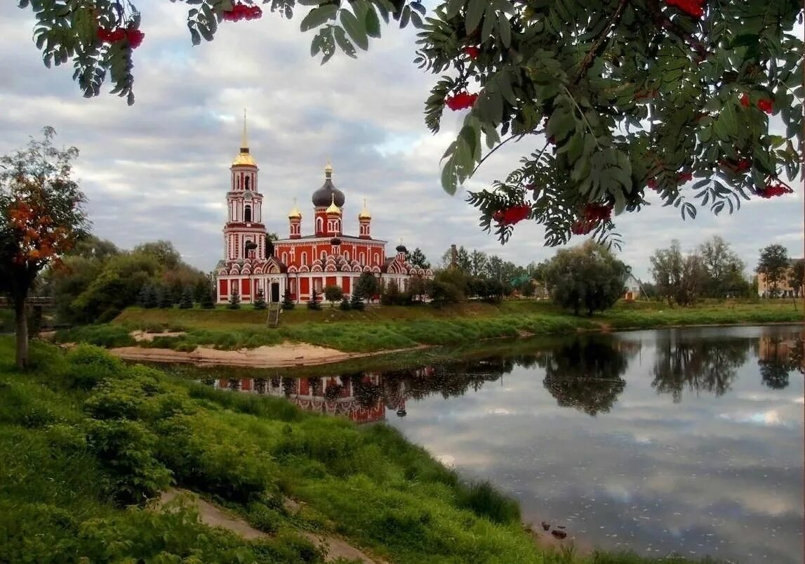 Родина картинки. Воскресенский собор Старая Русса. Владимирская Церковь Старая Русса. Вечерняя Русь Старая Русса. Отчизна Отечество Русь.