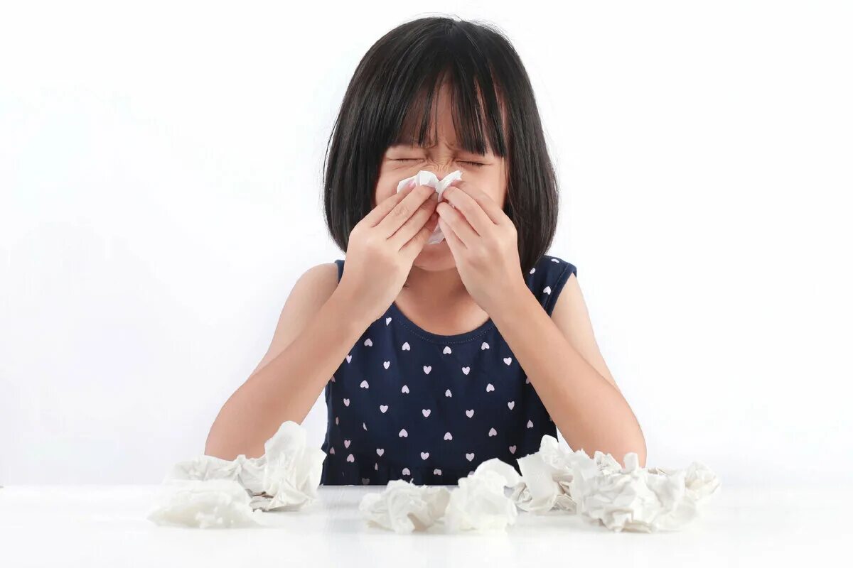 Аллергия нос не дышит что. Аллергия чихание. allergic rhinitis. насморк shutterstock.