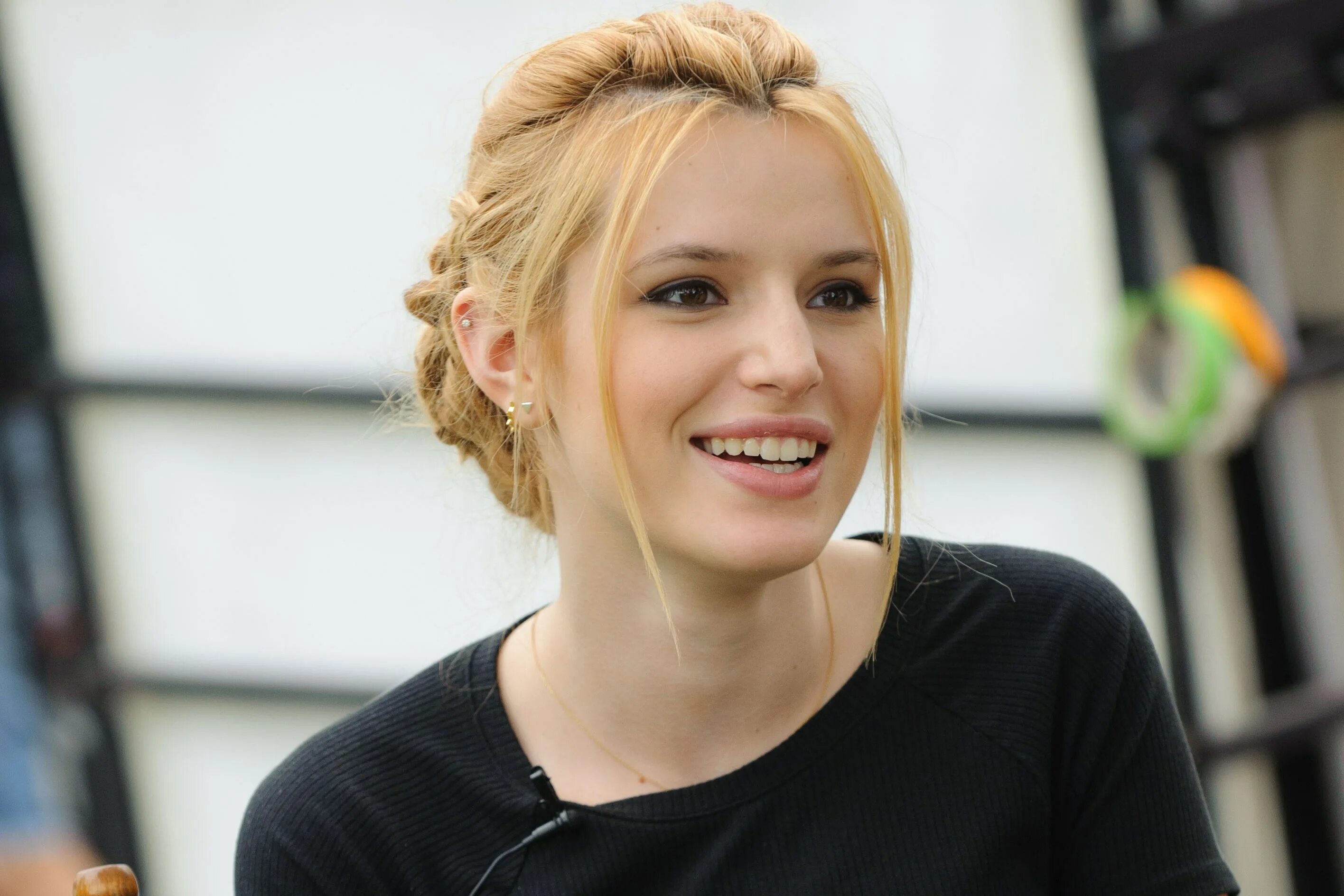 Торн сайт. Белла торн. белла торн 2025. анабелла эйвери торн. bella thorne онлифанс.