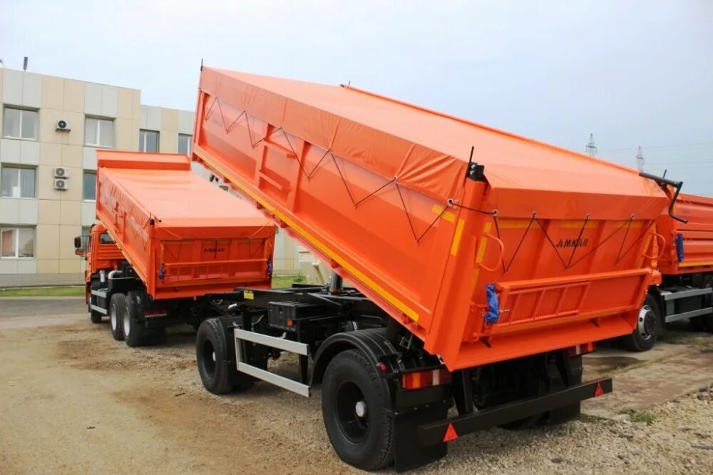 Трёхосный самосвальный прицеп камаз. Прицеп камаз бортовой 8332. Прицеп под камаз. Камаз 551 прицеп. Прицеп камаз 8125.