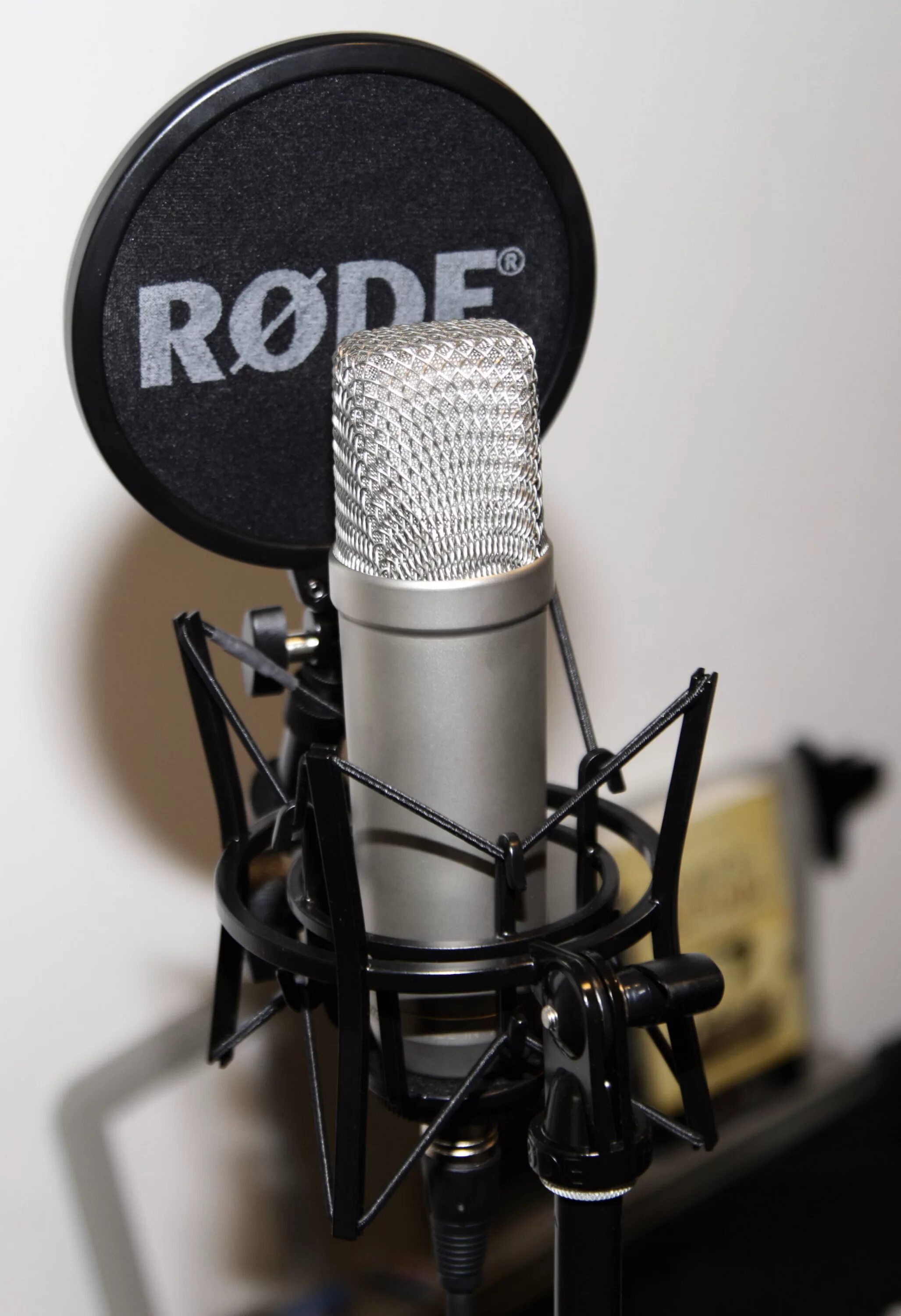 Микрофон rode nt1 a. Микрофон rode nt1-a mic. конденсаторный микрофон rode nt1-a. микрофон rode nt1-a паук.