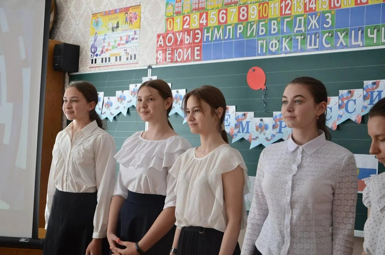 Тимуровский штаб в школе. Делегация Нижегородской области в Харцызске. Харцызск школа 5 Арзамас. Новости школы 7.