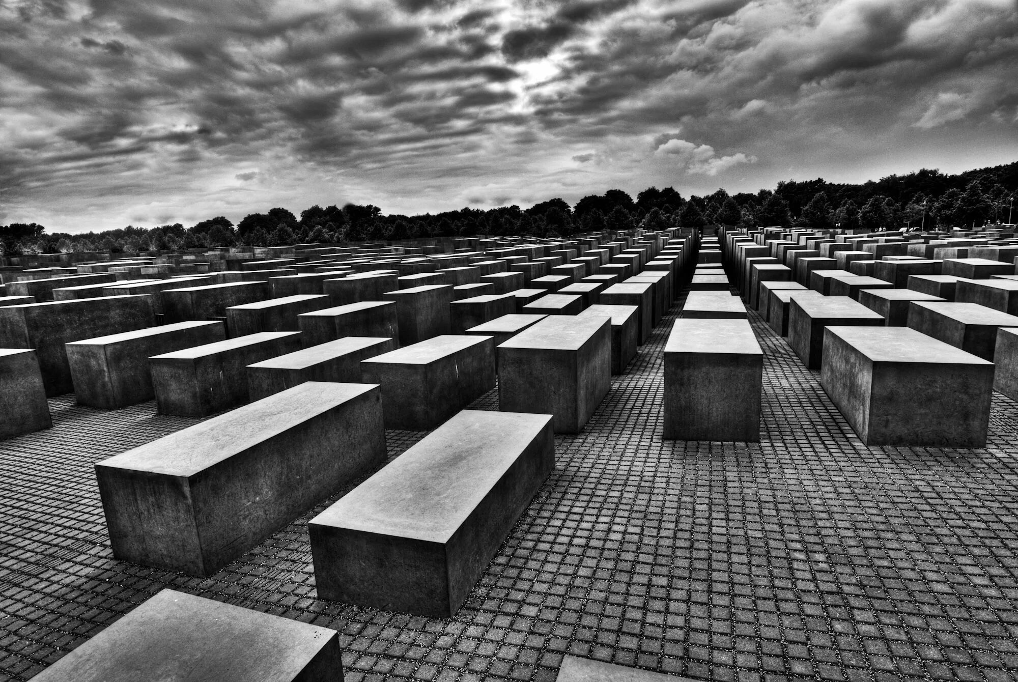 More concrete. Берлинский мемориал жертвам Холокоста. Holocaust Memorial в Берлине. Памятник Холокосту в Берлине. Берлин памяти Холокоста.