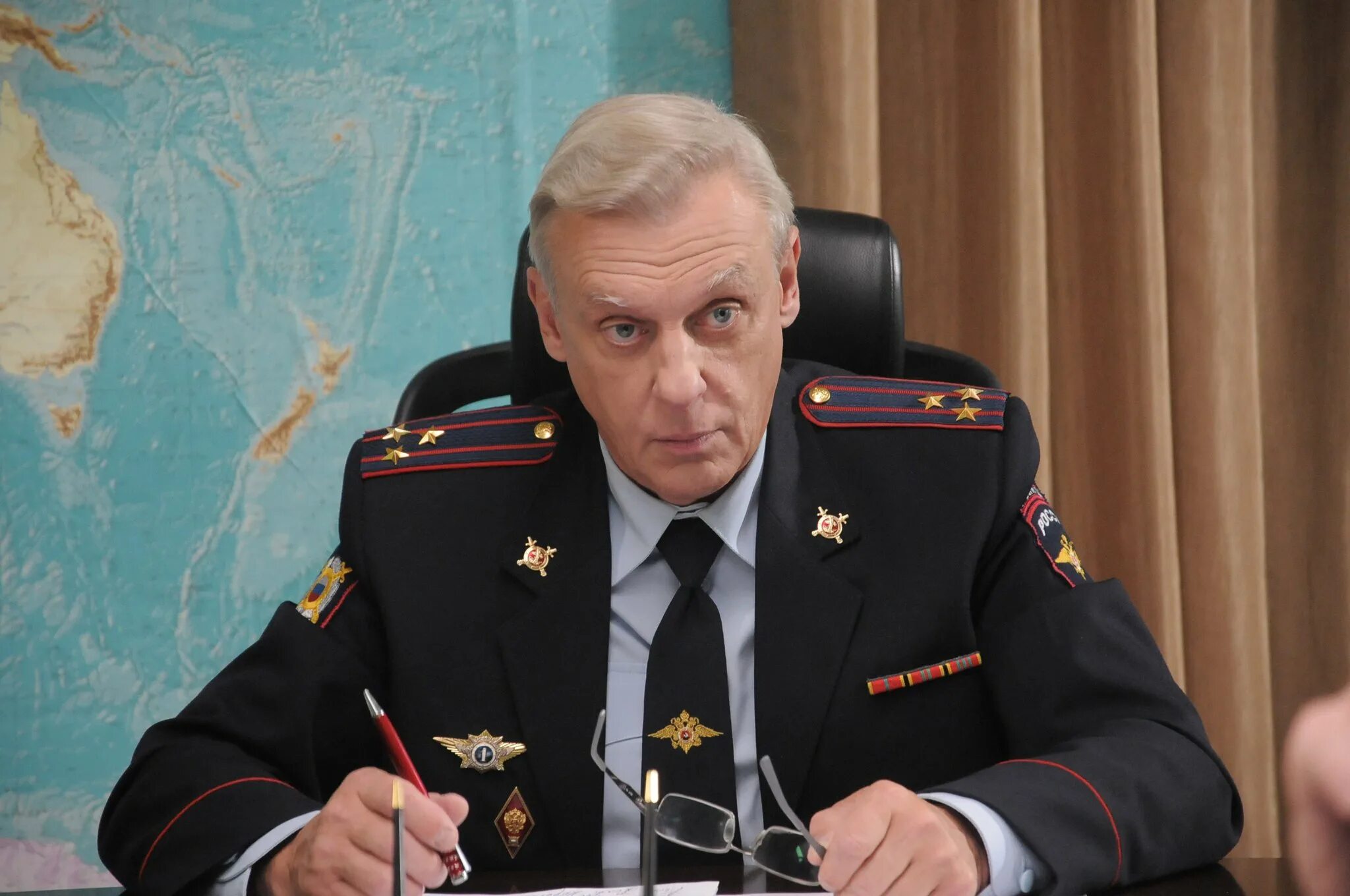 Найти улицы разбитых фонарей. Улицы разбитых фонарей 16. сериал менты улицы разбитых фонарей. улицы разбитых фо нароей. сериал улицы разбитых фонарей 16 сезон.