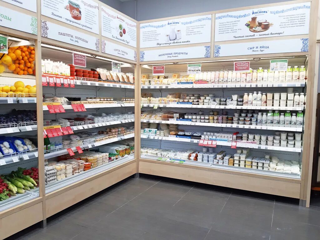 Куулклевер магазин. Магазин работа и отдых. Девушка собирается в отпуск. Оригинальные вывески. Магазин работа и отдых.