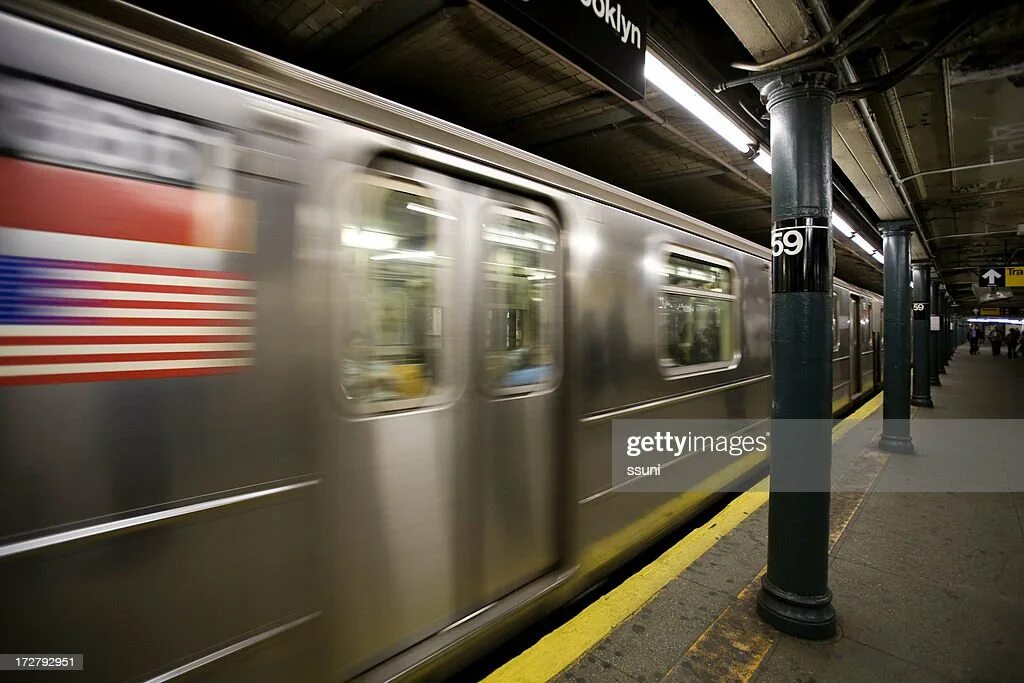 Gvb train. Станция метро-центр вашингтон. Metro us. Канада торонто метро. R211 вагон метро.