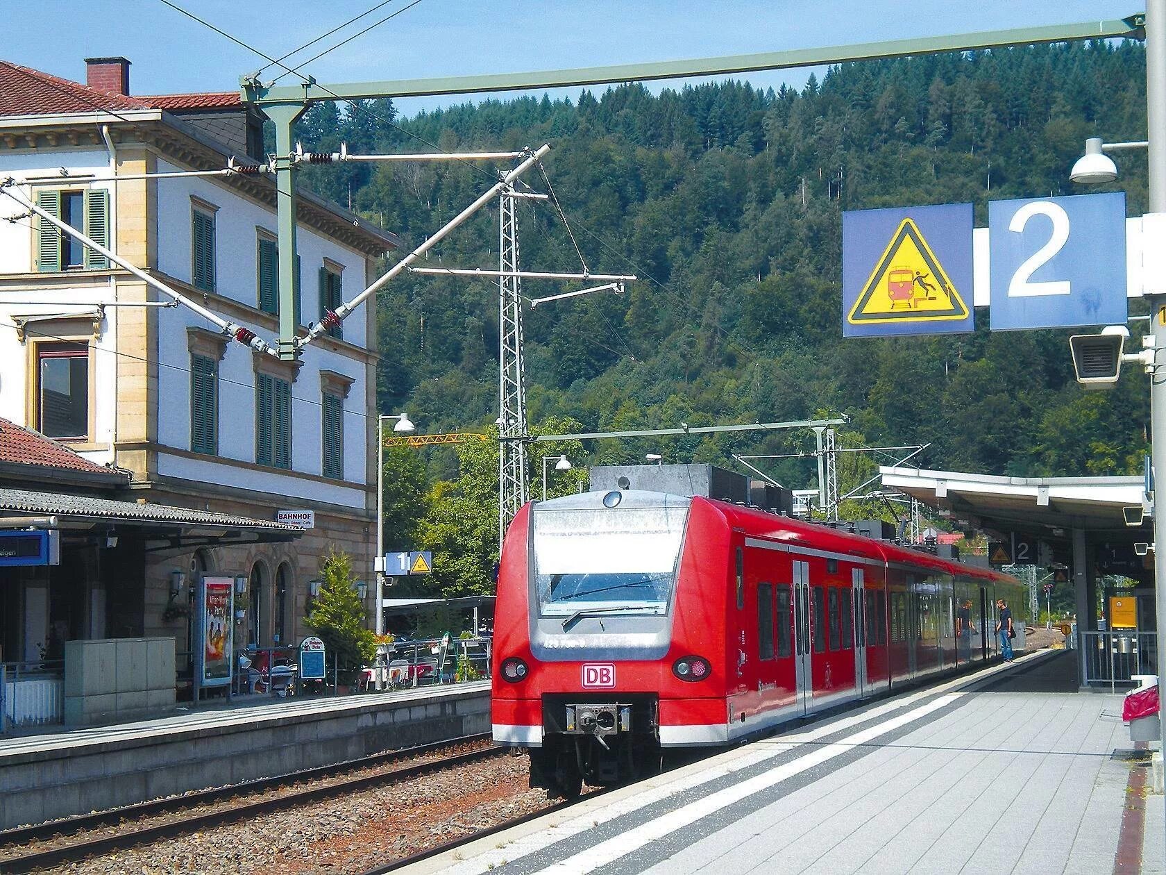 Der bahn. Bahnhof. bahnhof артикль. deutsche bahnhof вагоны современные. германия рештат bahnhof kartenspiel.