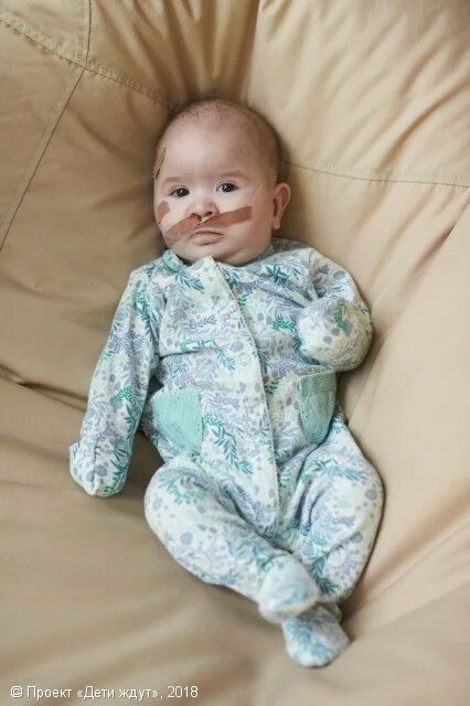 усыновление детей барнаул. дети сироты. усыновить младенца из дома малютки. усыновление детей барнаул. девочки в доме малютки.