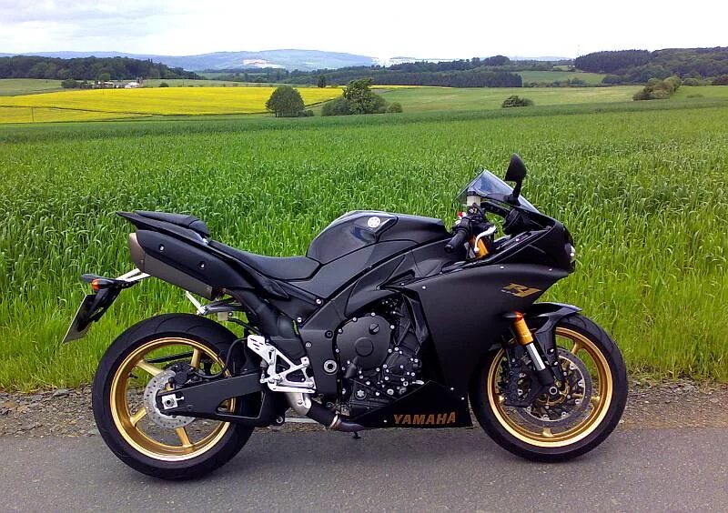 Мотоцикл yamaha r1