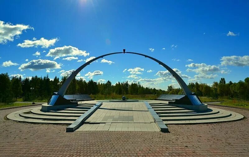 Парк победы в омске мемориальный комплекс. Парк победы летия омска. Парк имени 30-летия победы омск. Парк победы омск памятники. Мемориальный комплекс в парке имени 30-летия победы омск.