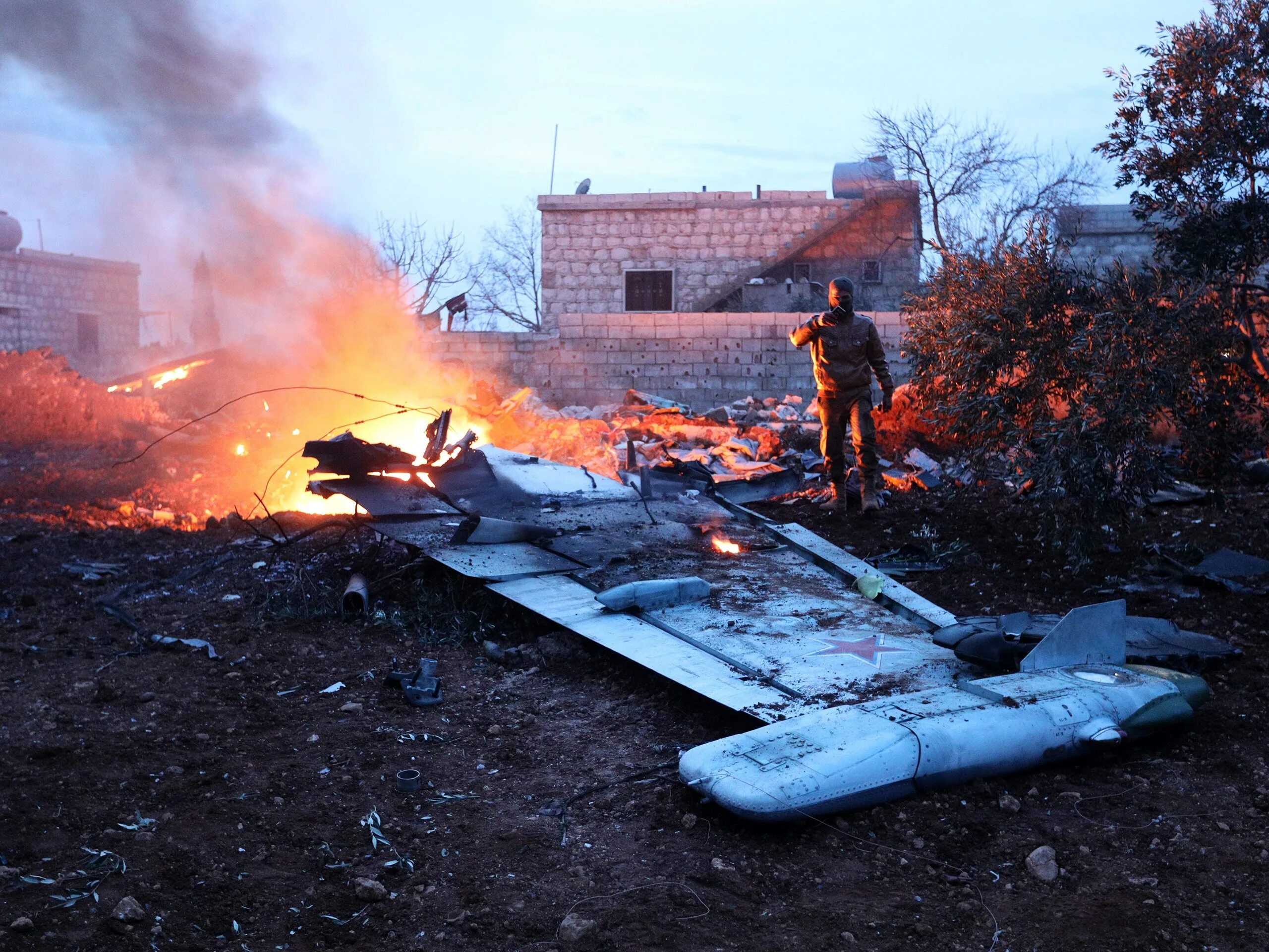 Сбили самолеты рф сегодня. Сбитый Су 25 в Сирии. Су 25 летчики в Сирии.