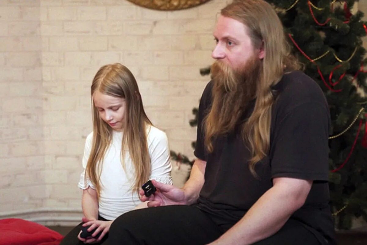 Отец 9 девочки. Алиса теплякова 2022. Алиса мгу теплякова семья. Алиса теплякова семья. Алиса теплякова мгу.