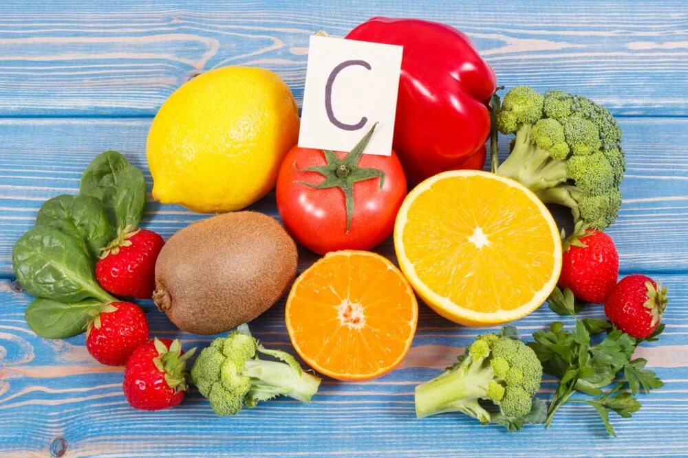 Фрукты овощи на ц. Что такое витамины. Витамины фруктов. Витамины в овощах и фруктах. Овощи и фрукты с витамином c.