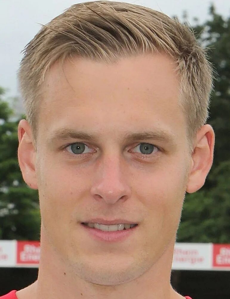 Ларс бендер. Ларс бендер футболист. Ларс бендер футболист. Ларс футболист. Ларс бендер.