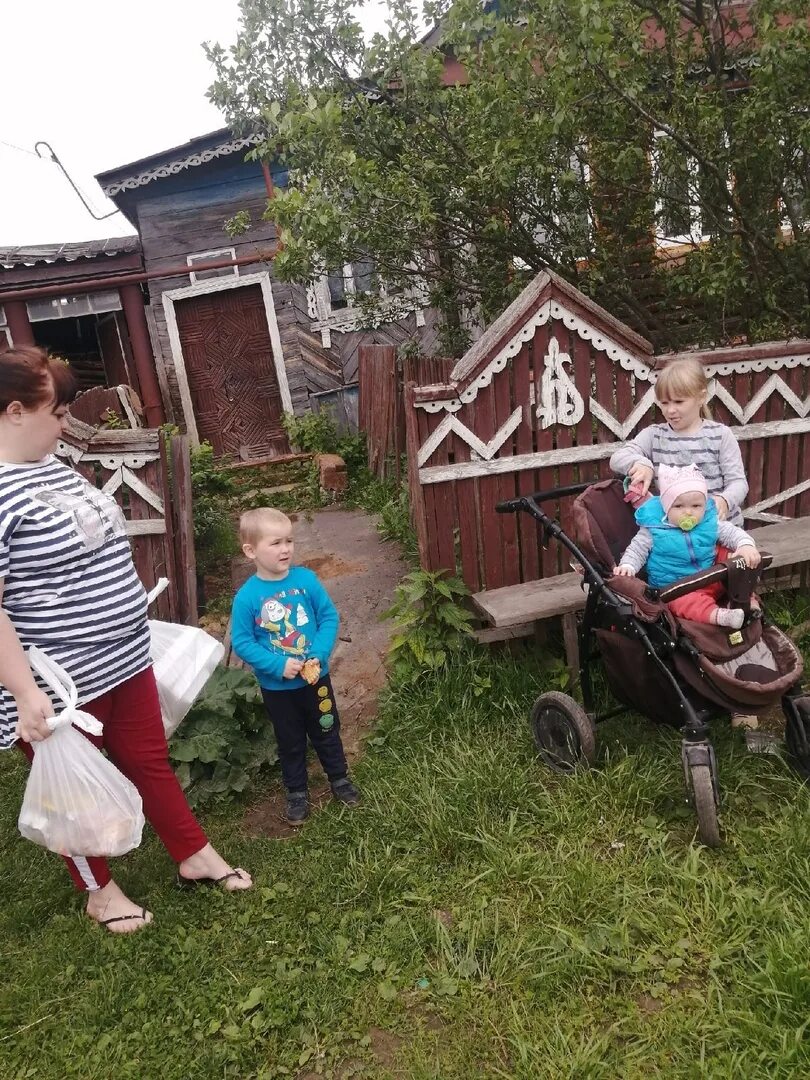 Дети из многодетных семей. Малоимущие семьи нижегородская область. Малоимущие семьи нижегородская область. Бедные семьи с детьми. Малоимущие семьи нижегородская область.
